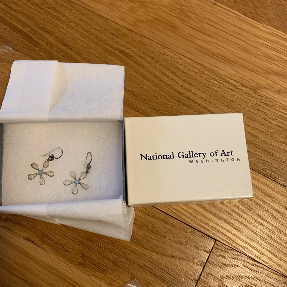 National gallery of art flower earrings - new